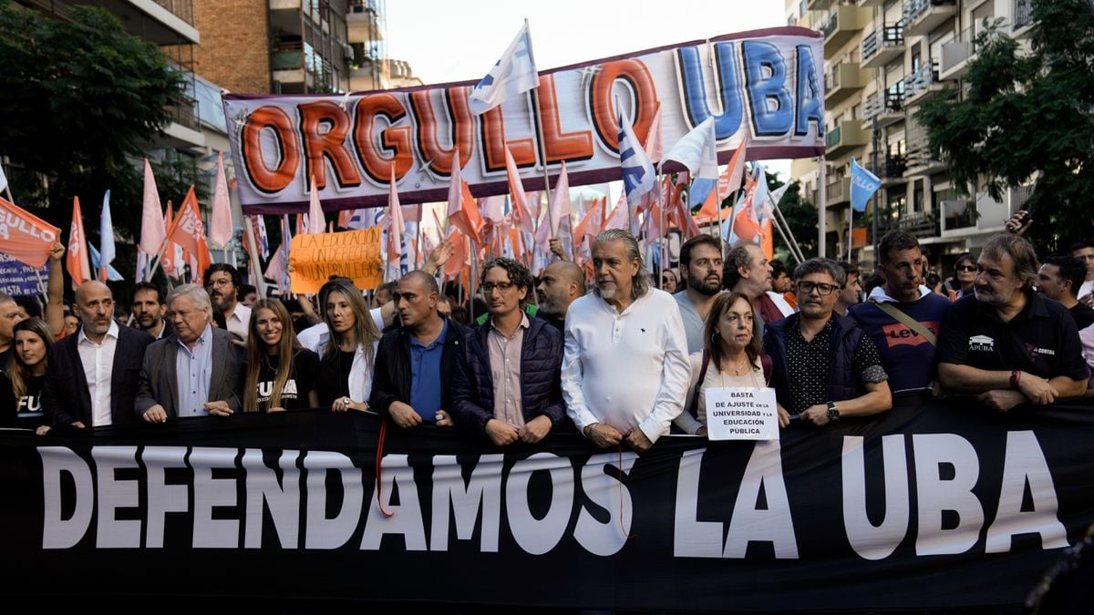 Universidades argentinas marchan en defensa de la educación pública