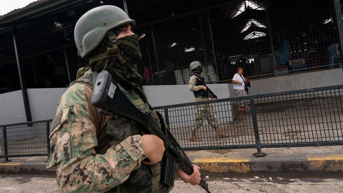 Violencia desenfrenada en Guayaquil, el pueblo fantasma donde el ejército vigila los tatuajes