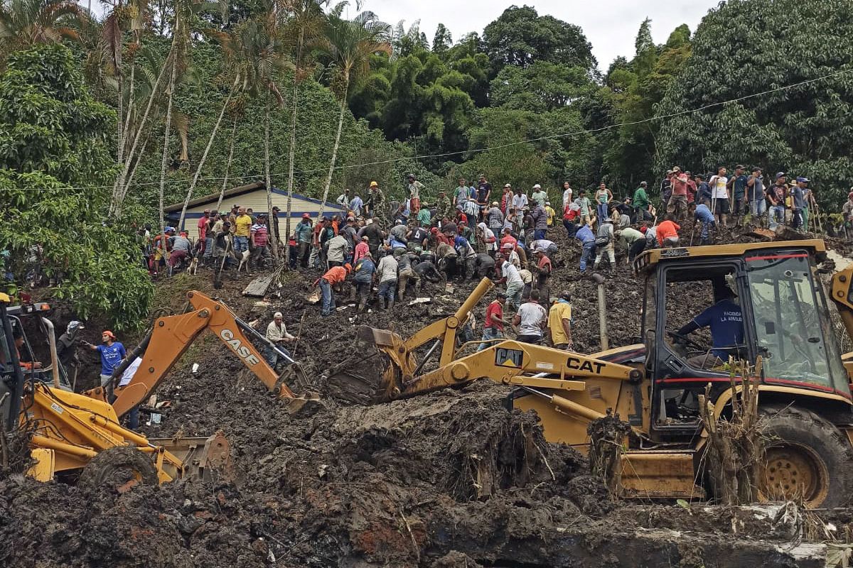 A landslide collapses a rural school and leaves at least three children trapped in Antioquia