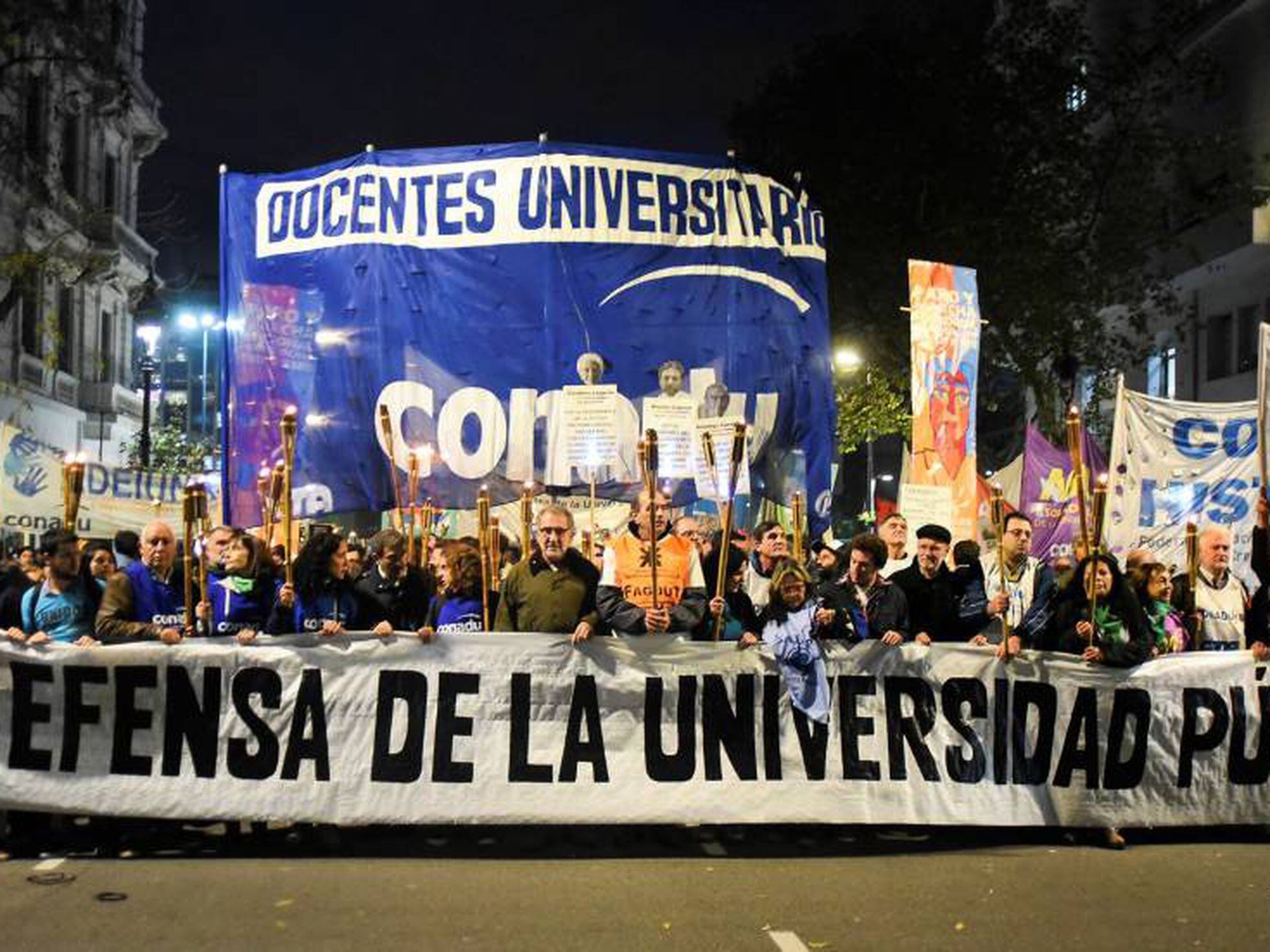 Un reclamo salarial paraliza a todas las universidades públicas argentinas  | EL PAÍS Argentina